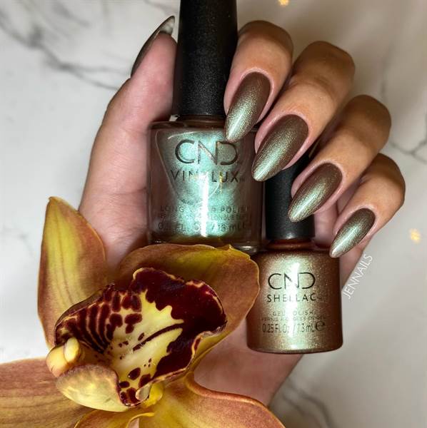 SMALTO CND™ VINYLUX™FROSTBITE